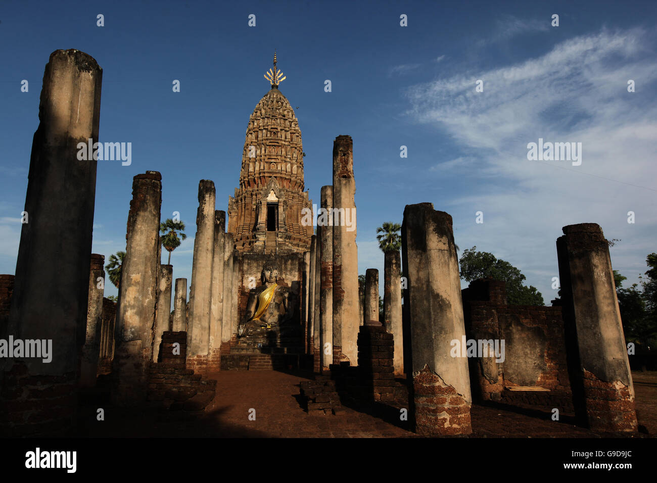 Le Wat Phra Si Ratana Mahathat au parc historique de Si Satchanalai-Chaliang dans la Provinz Sukhothai dans le nord de Bangkok Banque D'Images