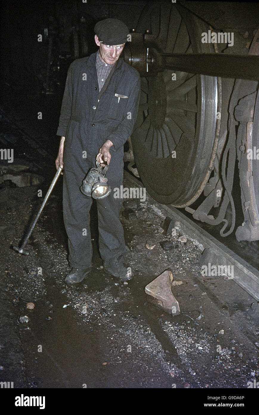 Une locomotive en forme complet avec marteau et lampe à carbure. Rose Grove depot, Burnley mardi, 18 juin 1968. Banque D'Images