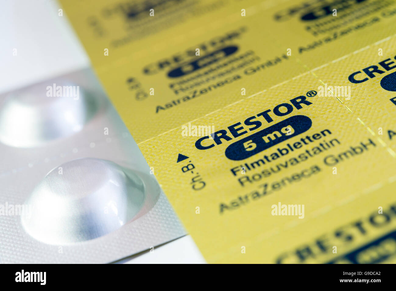 Blister aluminium paquet pour réduire le cholestérol statines marque Crestor pills. Banque D'Images