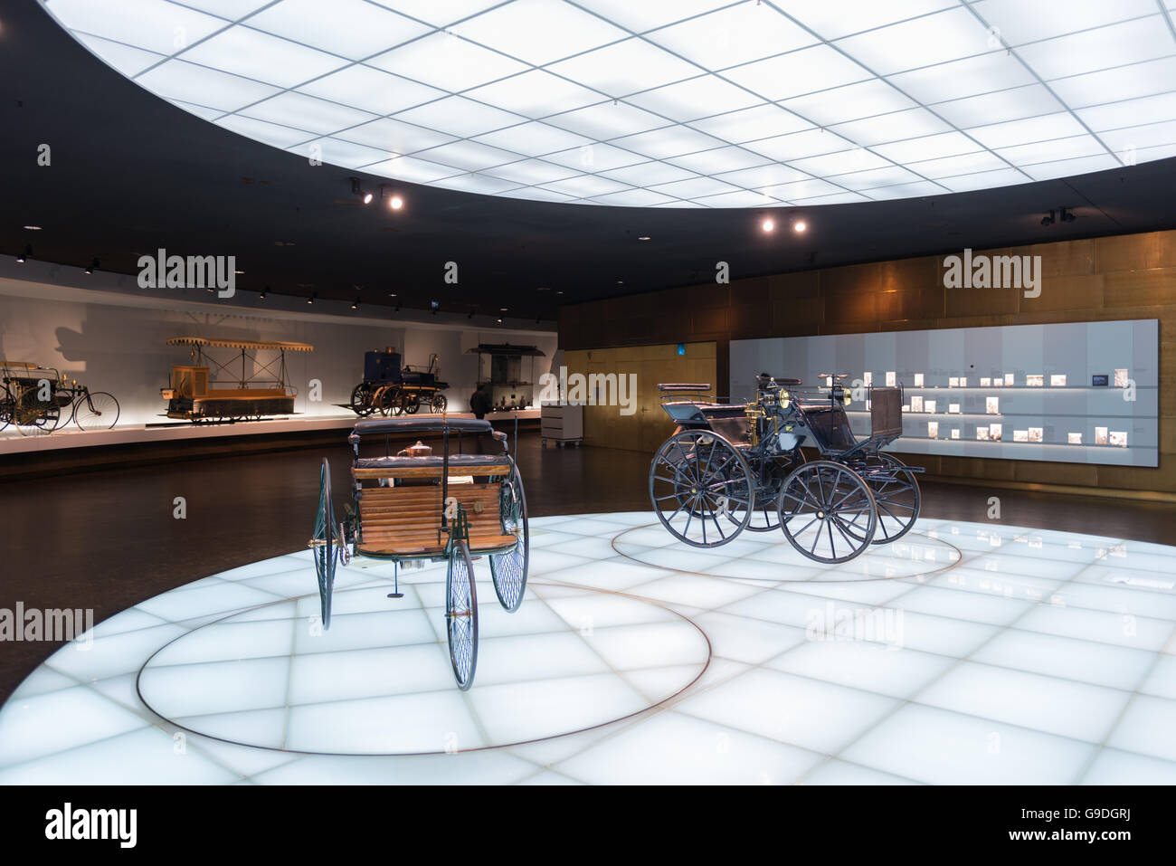 Intérieur de la musée Mercedes Benz à Stuttgart. Banque D'Images