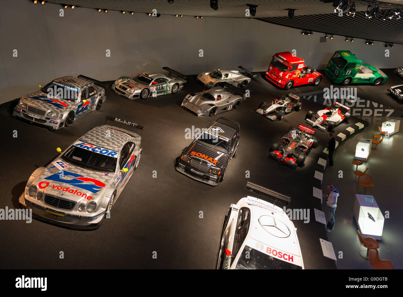 Intérieur de la musée Mercedes Benz à Stuttgart. Banque D'Images