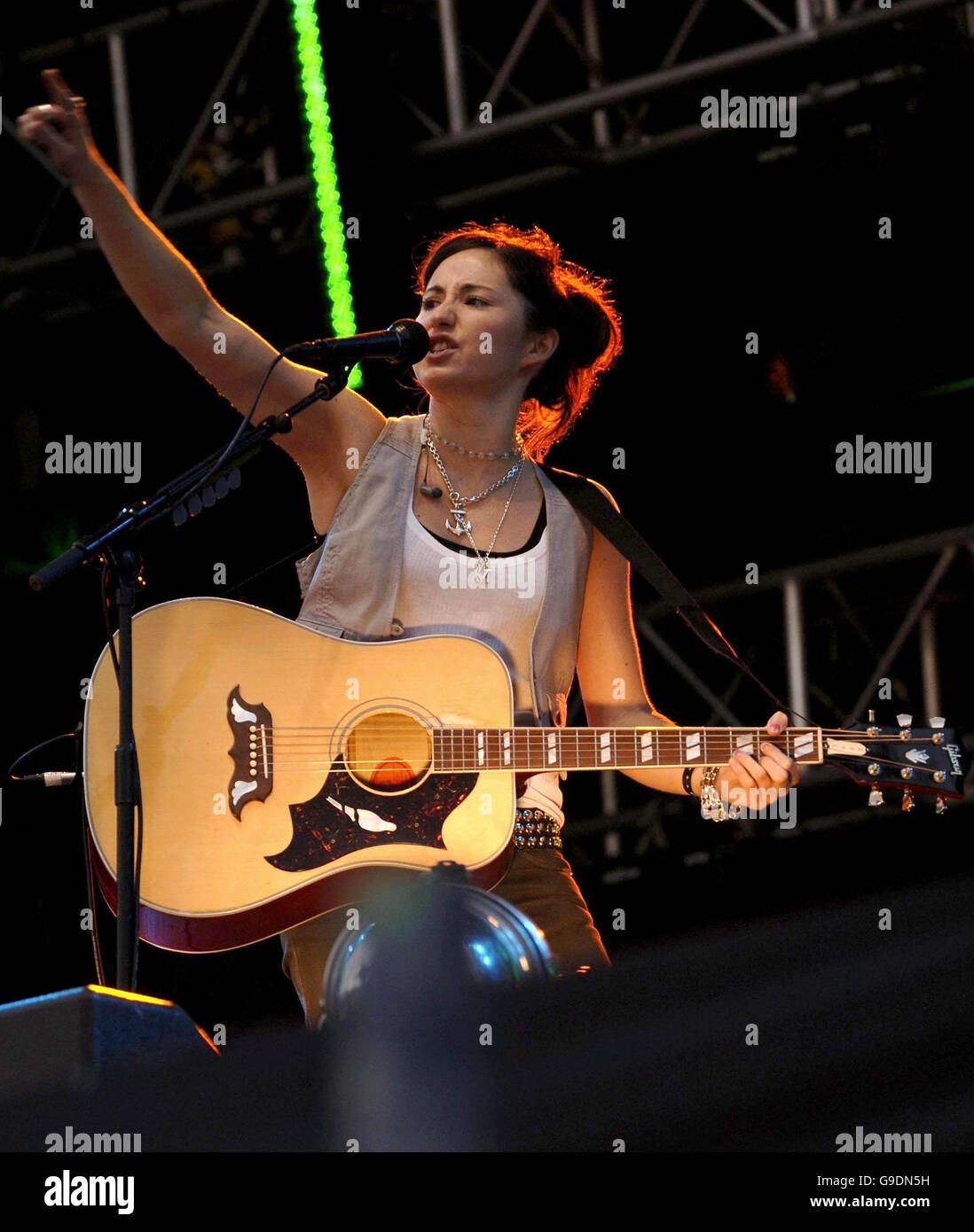KT Tunstall joue sur la scène à l'O2 Wireless Festival 2006, à Hyde Park, au centre de Londres. Photo date : Jeudi 22 juin 2006. Crédit photo doit se lire : Yui Mok/PA Banque D'Images