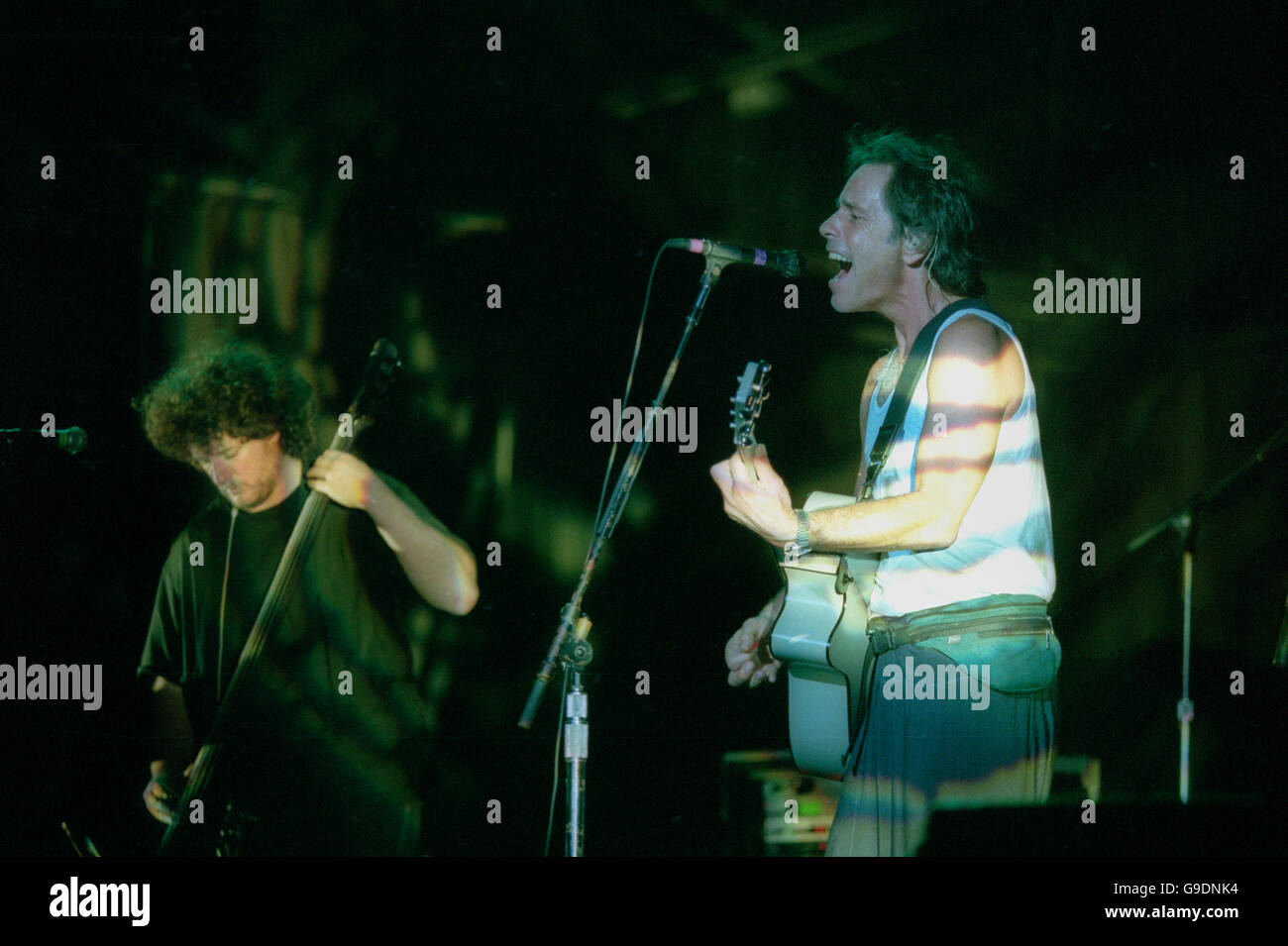 18 juillet 1996 - Bonner Springs, Kansas USA : Rob Wasserman joue de la basse en effectuant avec Grateful Dead Bob Weir band membre Chien Rat pendant le Festival 1996 Furthur. Wasserman est décédé à l'âge de 64 ans. (Jeremy Hogan) Banque D'Images