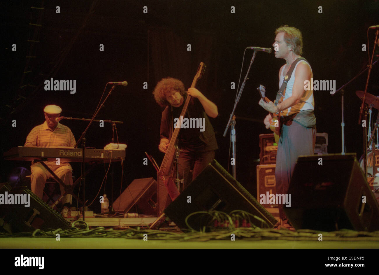 18 juillet 1996 - Bonner Springs, Kansas USA : Rob Wasserman joue de la basse en effectuant avec Grateful Dead Bob Weir band membre Chien Rat pendant le Festival 1996 Furthur. Wasserman est décédé à l'âge de 64 ans. (Jeremy Hogan) Banque D'Images