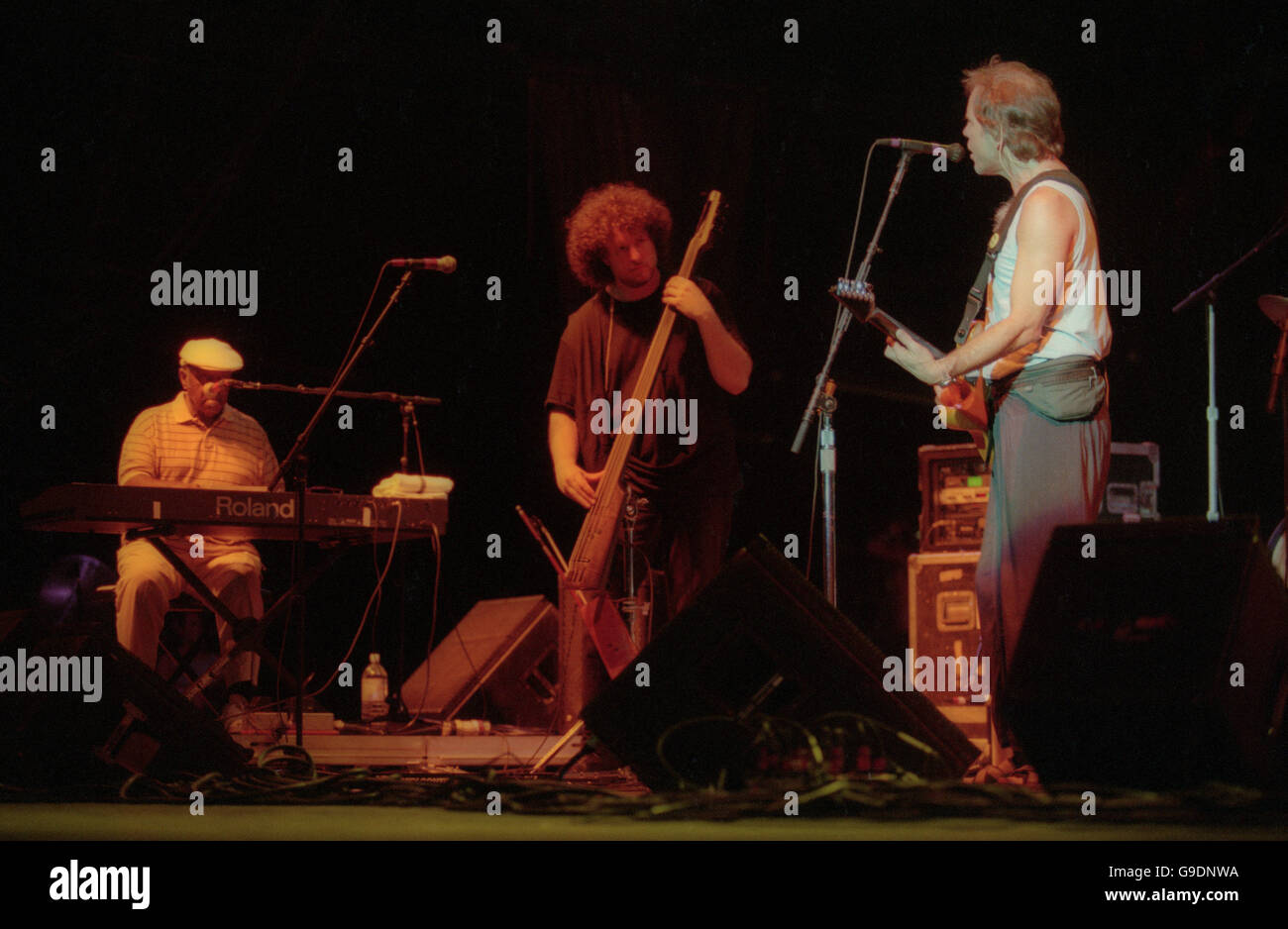 18 juillet 1996 - Bonner Springs, Kansas USA : Rob Wasserman joue de la basse en effectuant avec Grateful Dead Bob Weir band membre Chien Rat pendant le Festival 1996 Furthur. Wasserman est décédé à l'âge de 64 ans. (Jeremy Hogan) Banque D'Images