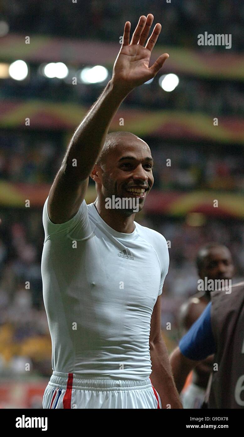 Football - coupe du monde de la FIFA 2006 Allemagne - quart de finale - Brésil / France - Commerzbank Arena. Thierry Henry, France, fête après le match Banque D'Images