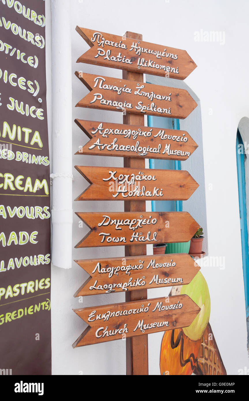 Signes d'attractions locales, Mandraki, Nisyros Nisyros (), du Dodécanèse, Grèce, région sud de la Mer Egée Banque D'Images