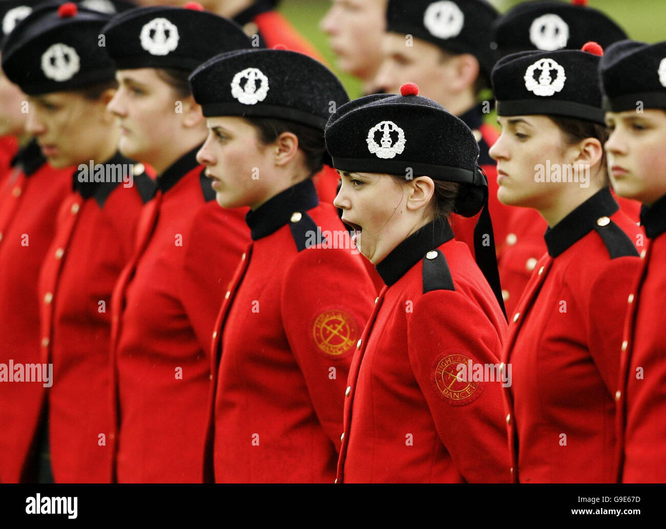 Élèves (connu sous le nom de Victoria) de la Queen Victoria School à Dunblane lors d'un défilé pour célébrer la présentation d'une nouvelle couleur par la Princesse Royale. Banque D'Images