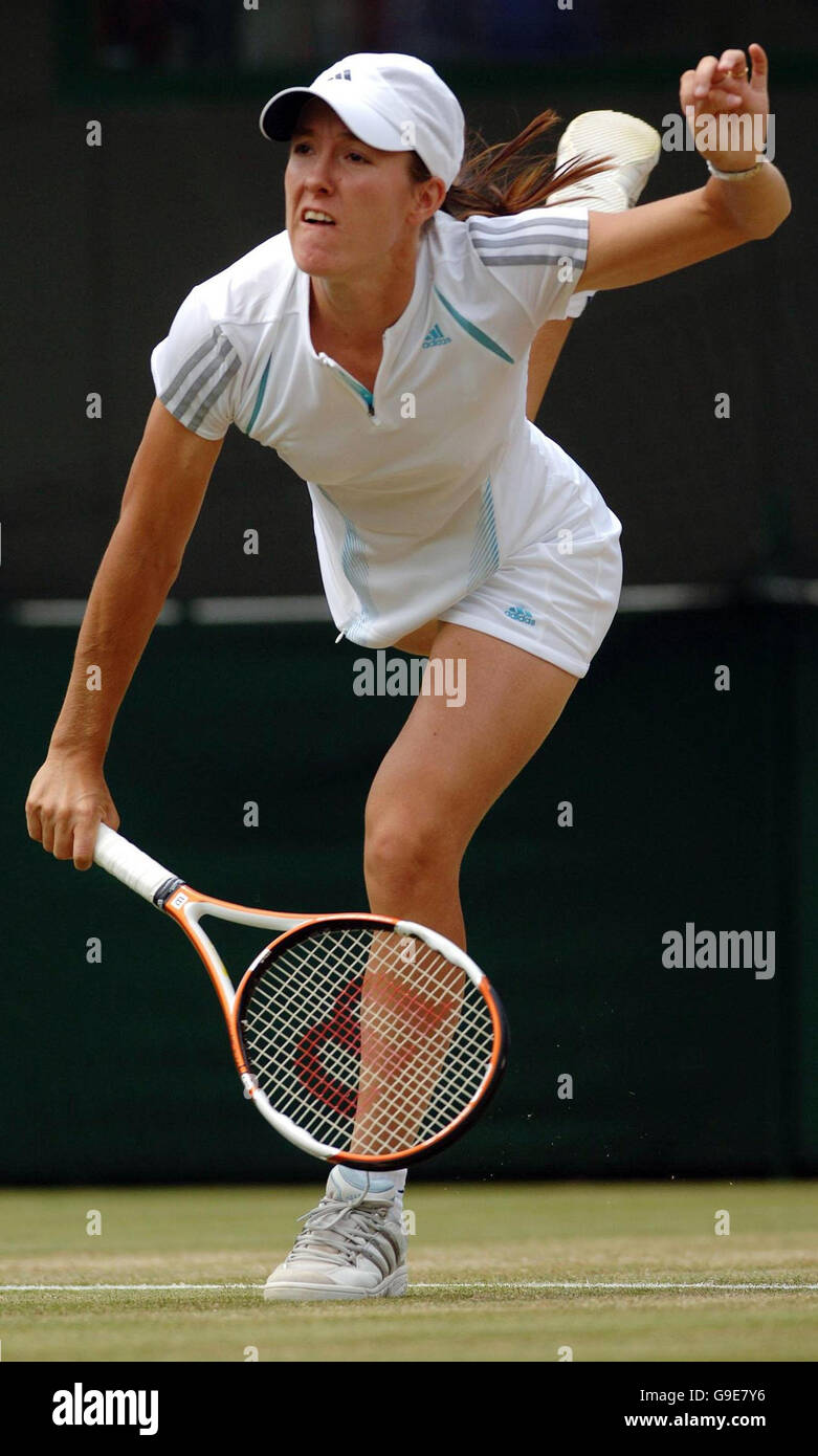 Justine Henin-Hardenne en Belgique lors du quart de finale contre Severine  Bremond en France aux championnats de tennis sur gazon de toute l'Angleterre  à Wimbledon Photo Stock - Alamy
