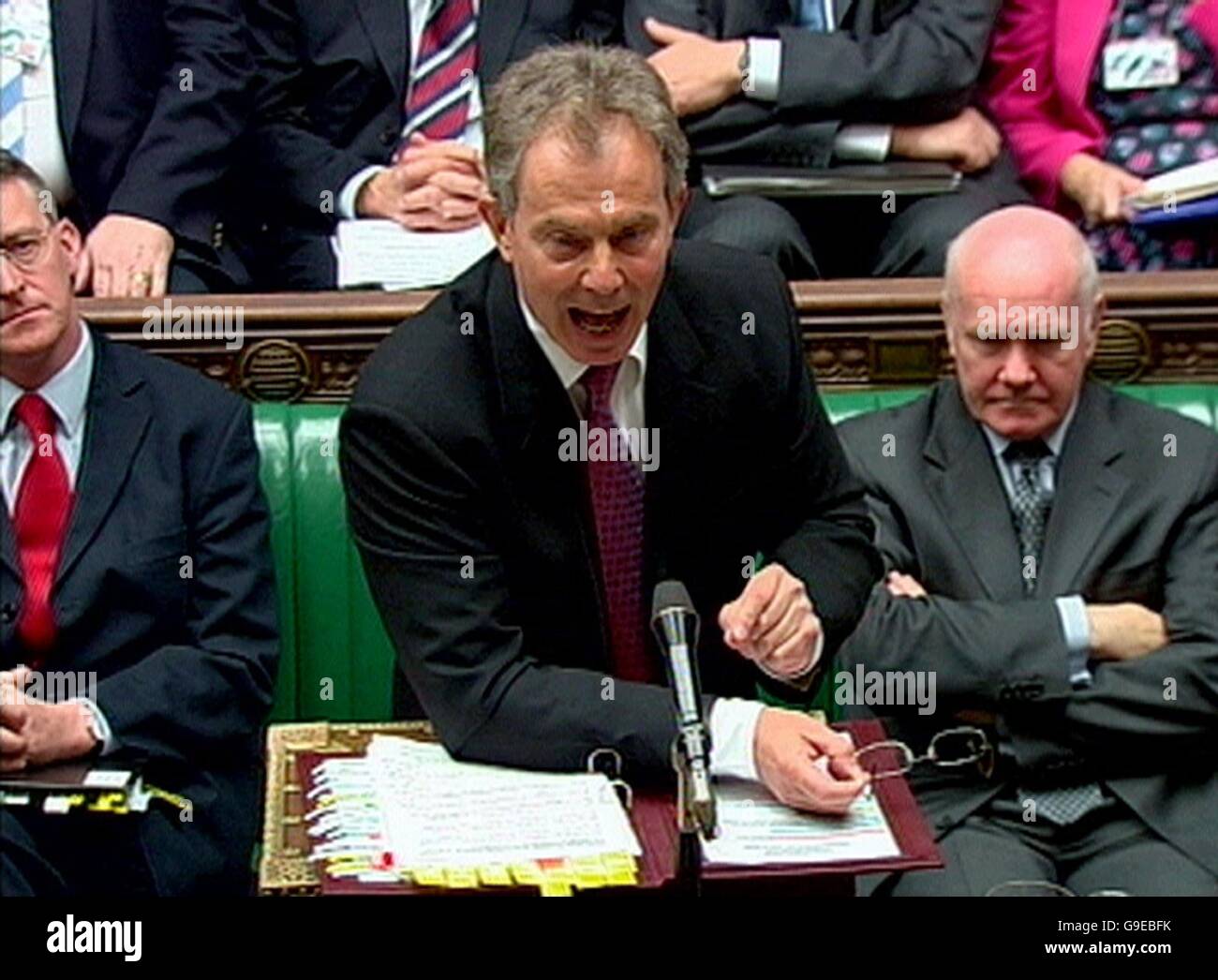 Le premier ministre Tony Blair prend la parole pendant les questions du premier ministre à la Chambre des communes. Banque D'Images