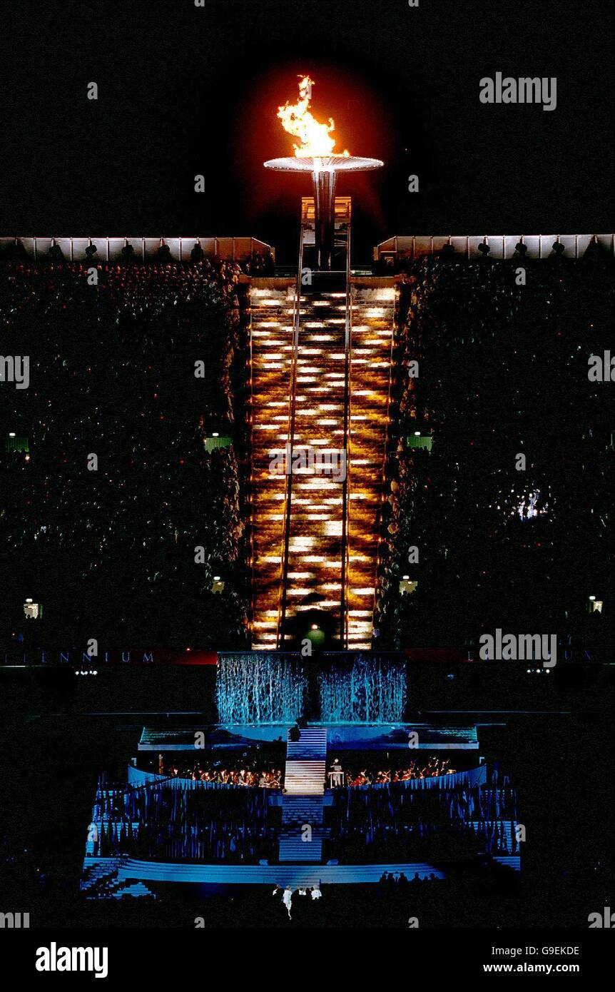 Olympic flame 2000 Banque de photographies et d'images à haute résolution -  Alamy