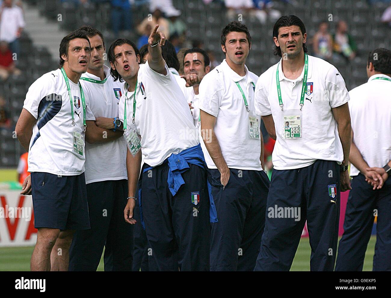 Football - coupe du monde de la FIFA 2006 Allemagne - finale - Italie / France - Olympiastadion - Berlin.L'équipe italienne fait une promenade sur le terrain avant le match. Banque D'Images