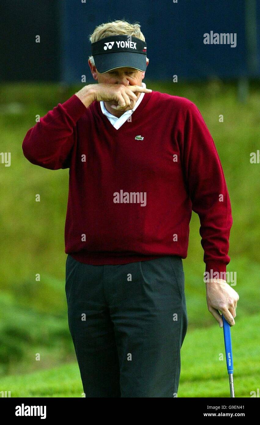 Colin Montgomerie d'Écosse le 17 lors de la première partie de l'Open d'Écosse de Barclays au Loch Lomond. Banque D'Images