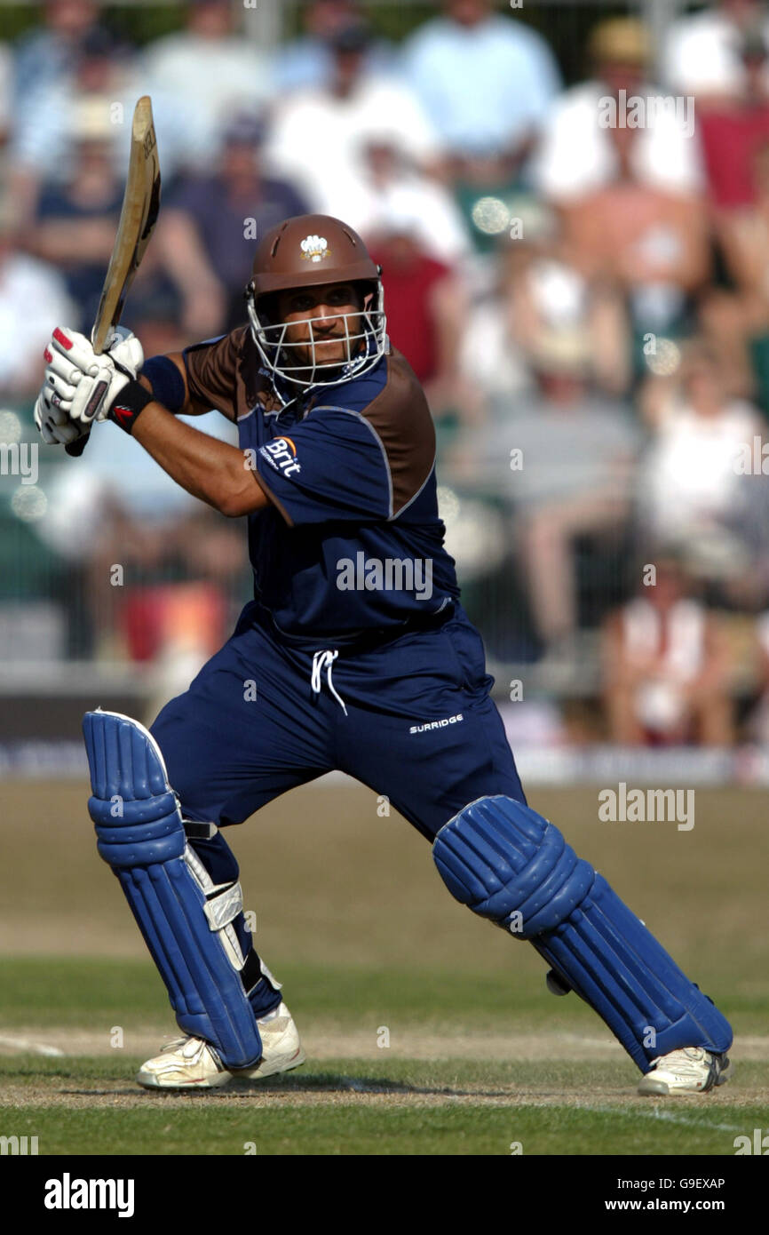 Cricket - NatWest Pro40 - Division 2 - Surrey Brown Caps v Kent Spitfires- Guildford. Mark Butcher, Surrey Brown Caps Banque D'Images