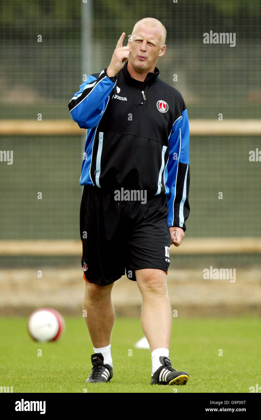 Soccer - FA Barclays Premiership - Charlton Athletic Training - Sparrows Lane. Charlton Athletic Manager Iain Dowie Banque D'Images