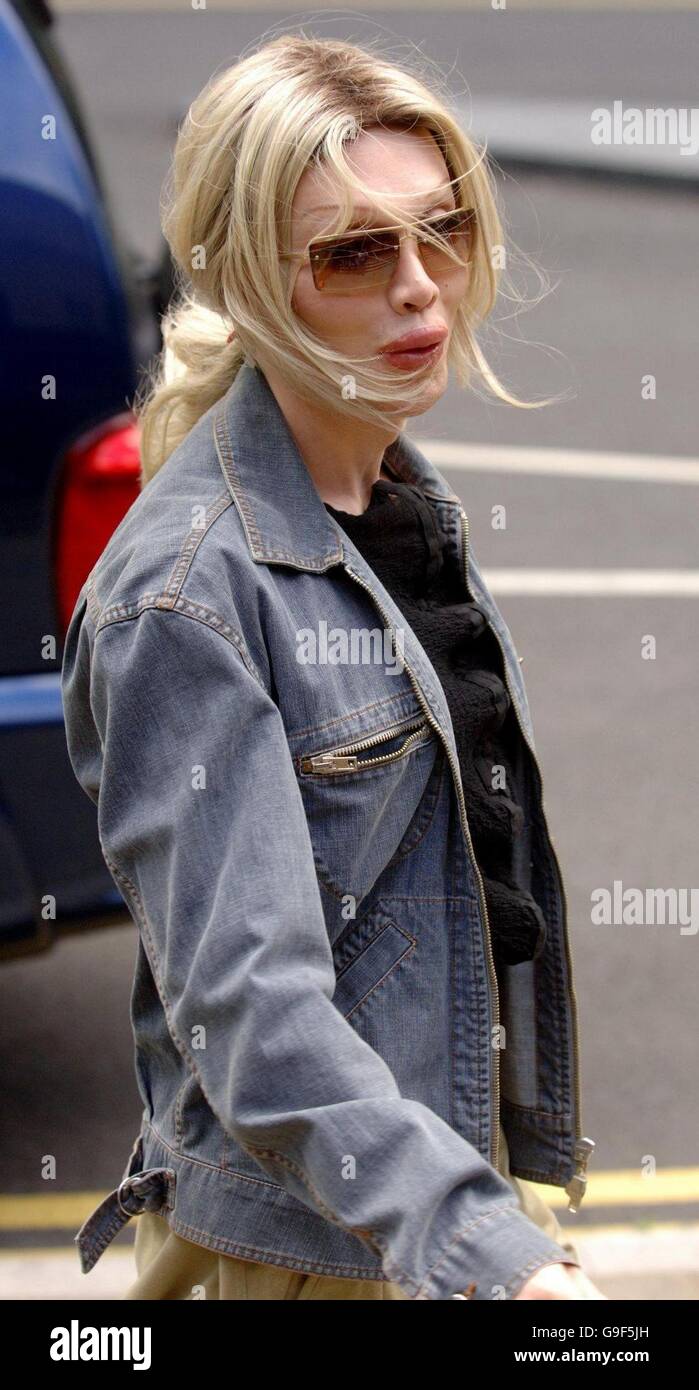 Pete Burns, star pop des années 80, arrive pour une audience au tribunal de la Couronne de Southwark. Banque D'Images