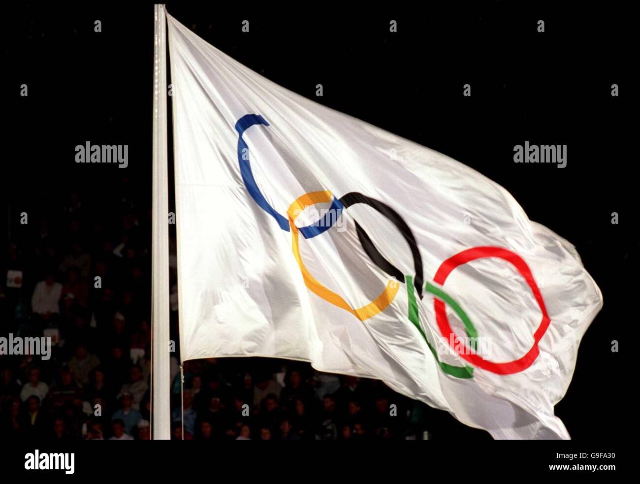 Jeux Olympiques de Sydney 2000 - cérémonie de clôture. Le drapeau olympique Banque D'Images