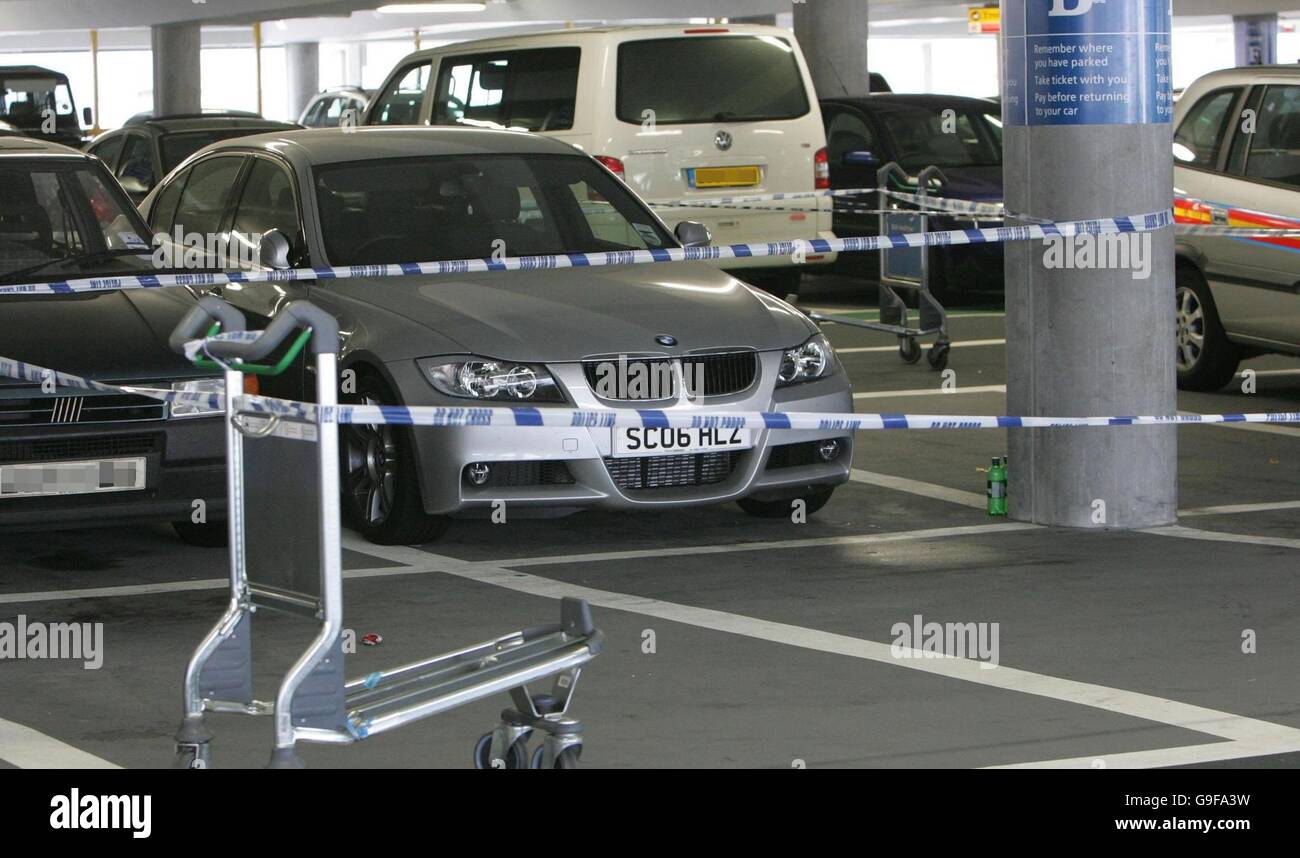 La BMW trouvés à Heathrow, recherché par la police dans le cadre de la découverte des corps trouvés à Cheadle Hulme, Greater Manchester, le dimanche soir. Banque D'Images