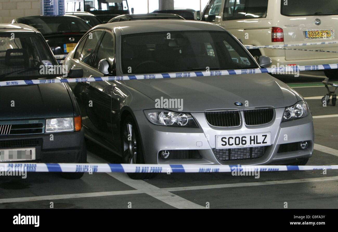 La BMW trouvés à Heathrow, recherché par la police dans le cadre de la découverte des corps trouvés à Cheadle Hulme, Greater Manchester, le dimanche soir. Banque D'Images