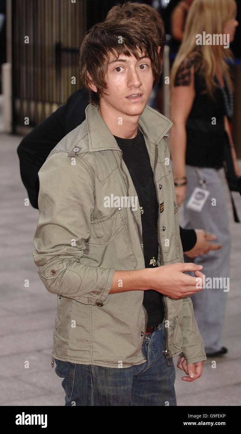 Alex Turner des nominés de Mercury les Arctic Monkeys arrivent pour le prix national de Mercure 2006 à Grosvenor House, dans le centre de Londres. Banque D'Images Alex Turner des nominés de Mercury les Arctic Monkeys arrivent pour le prix national de Mercure 2006 à Grosvenor House, dans le centre de Londres. Banque D'Images