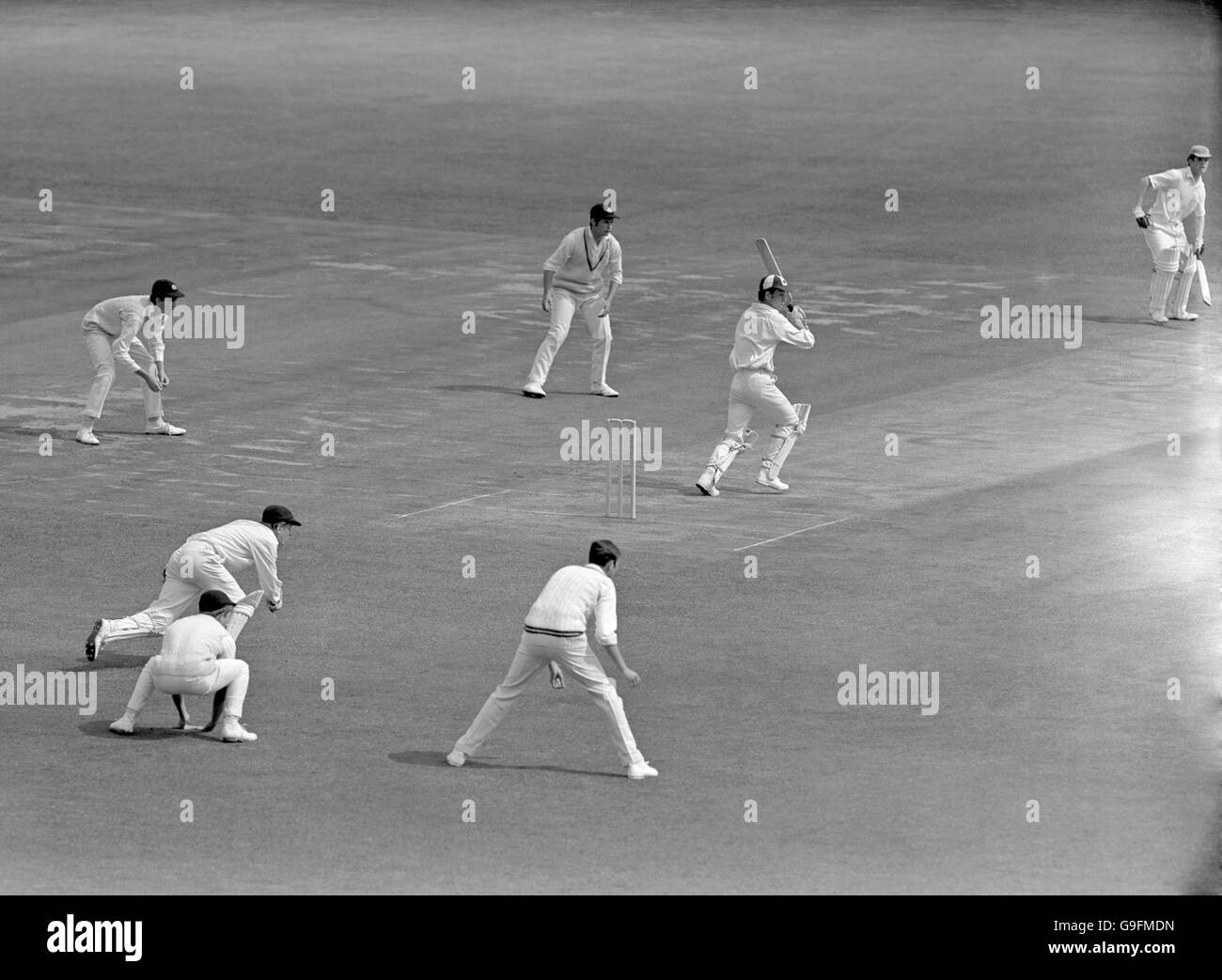 Cricket - écoles publiques v English Schools Cricket Association - Lord's - Premier jour.David Crane (r) des écoles publiques se dirige vers l'extérieur Banque D'Images