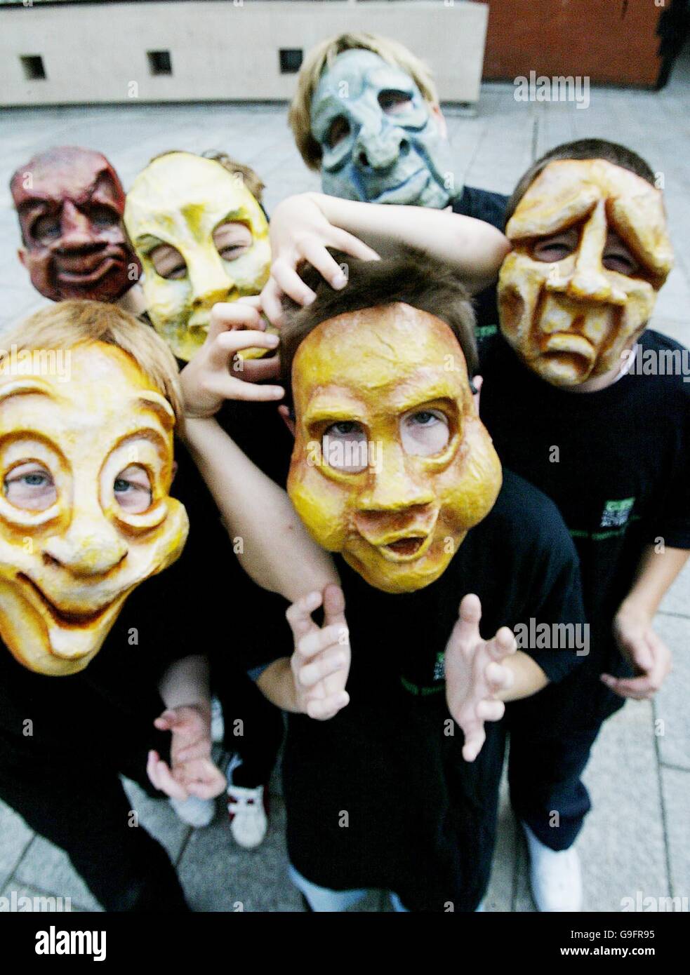 Les membres de l'école de gaieté agissant à l'occasion du lancement de la toute première Dublin culture nuit au Temple Bar Centre d'information de la ville. Appuyez sur ASSICIATION Photo. Photo date : mercredi 23 août 2006. Voir histoire PA Arts, Culture de l'Irlande. Crédit photo doit se lire : Niall Carson/PA Banque D'Images