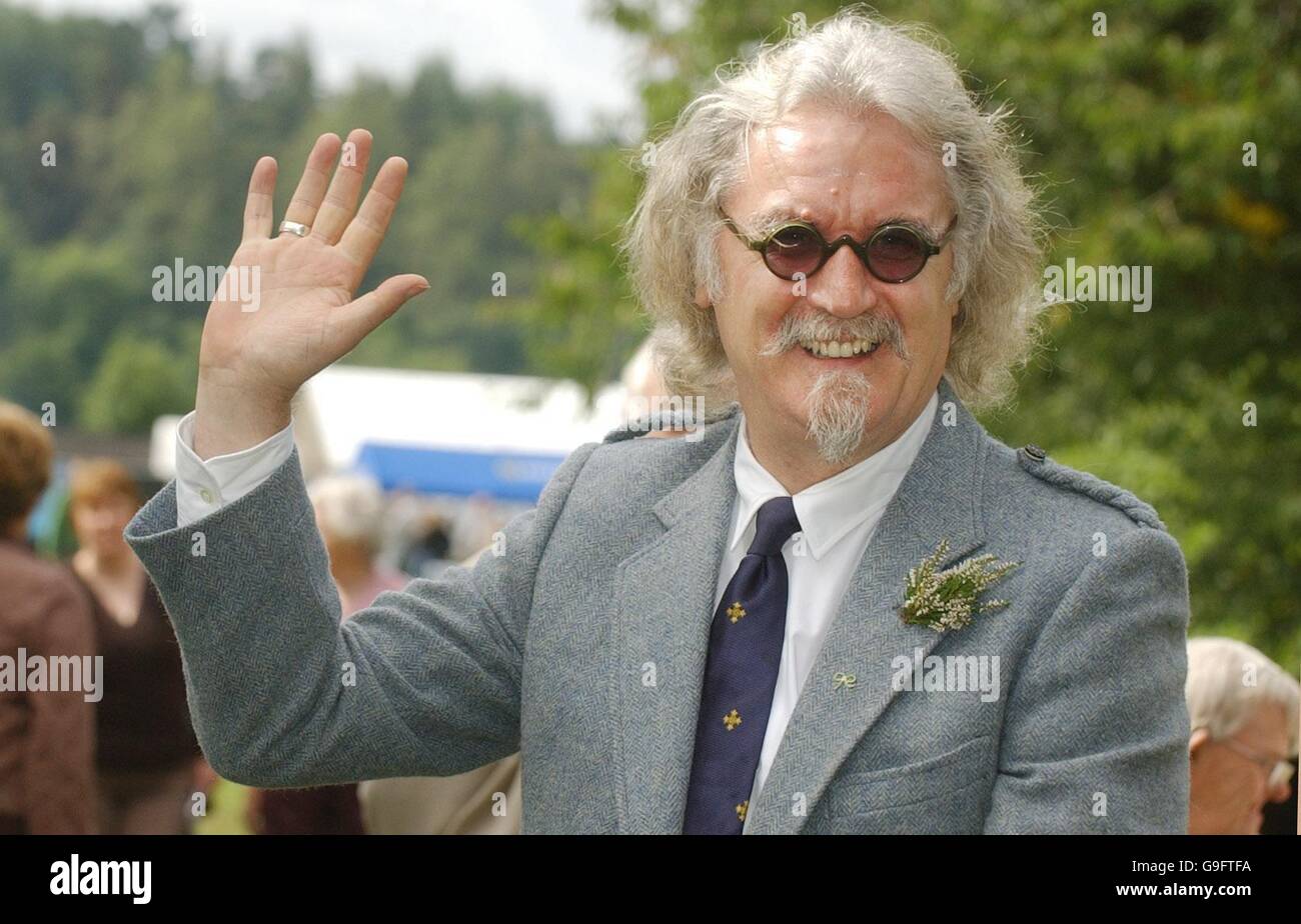 Le comédien Billy Connolly participe aux Jeux des Highlands de Lonach à Aberdeenshire. Banque D'Images