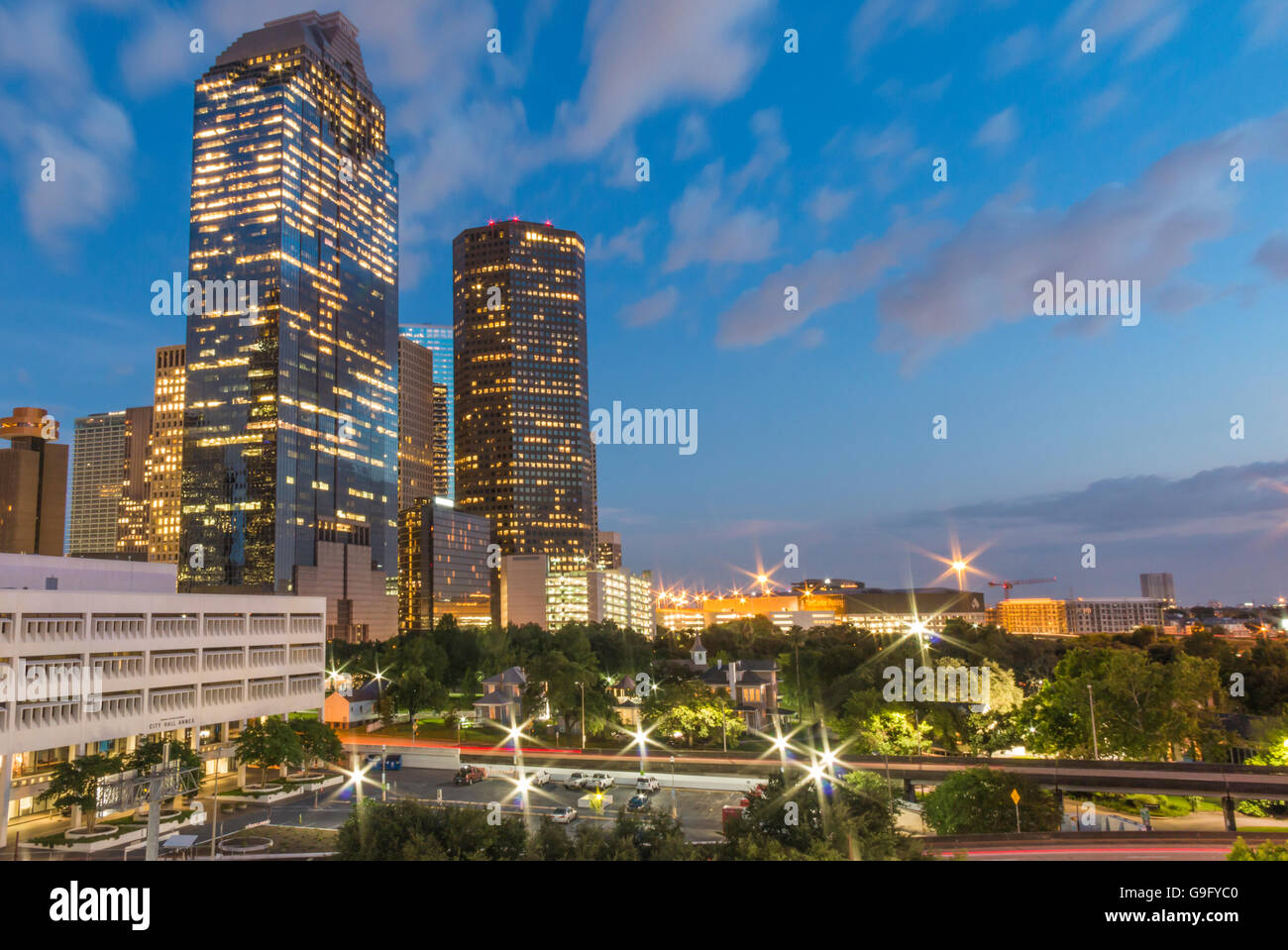 Le centre-ville de Houston skyline at night Banque D'Images