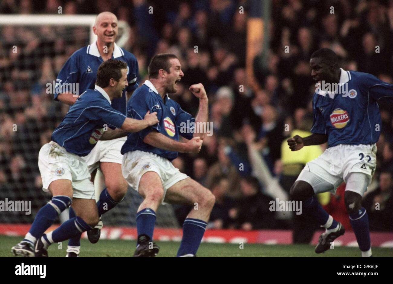 Gerry Taggart de Leicester City (c) célèbre le troisième but de Leicester contre Leeds United avec ses coéquipiers Ade Akinbiyi (r), Darren Eadie (l) et Matt Elliott (FAR) Banque D'Images