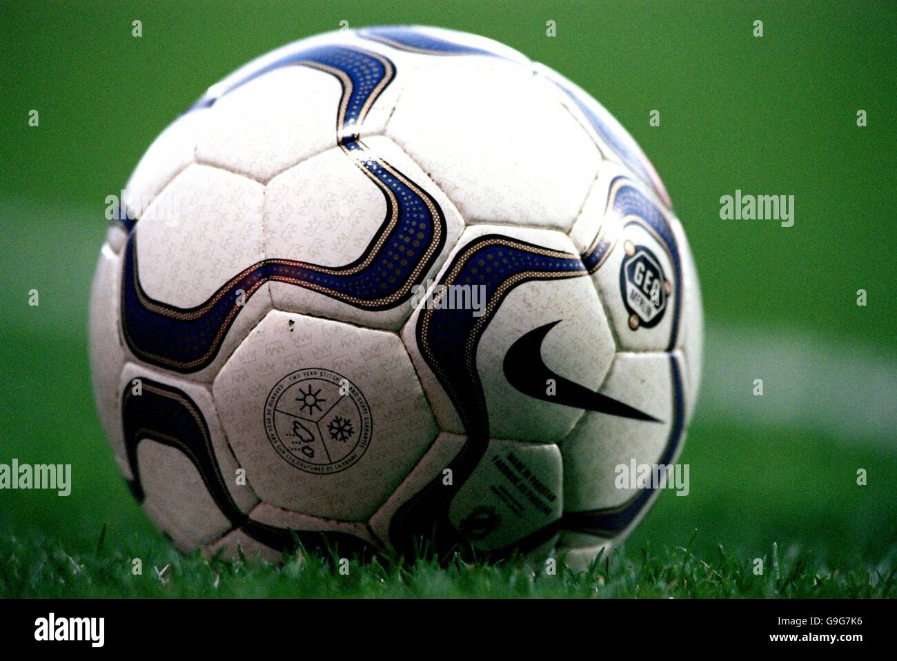 Football - FA Carling Premiership - West Ham United / Aston Villa.Le ballon Nike Geo, le ballon officiel de la FA Carling Premiership Banque D'Images