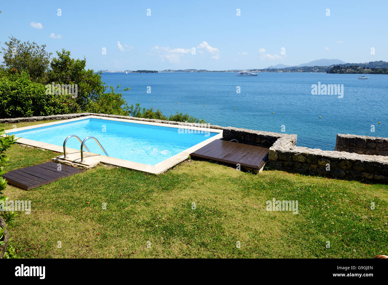 Piscine de la villa de luxe, l'île de Corfou, Grèce Banque D'Images