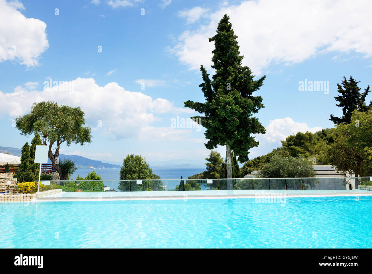 La piscine de l'hôtel de luxe, l'île de Corfou, Grèce Banque D'Images