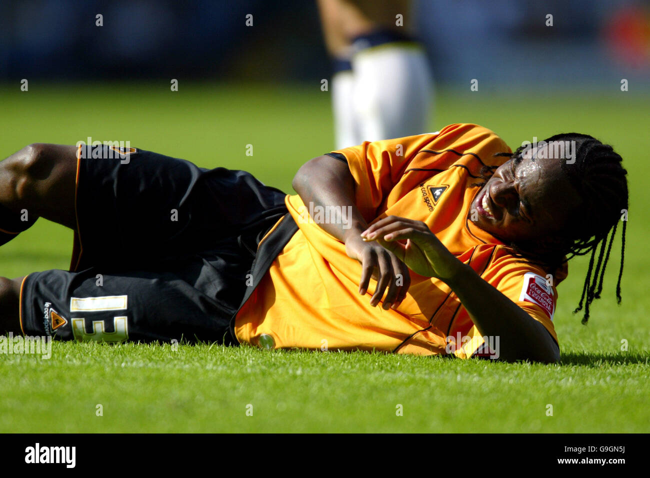 Football - Coca-Cola football League Championship - Leeds United / Wolverhampton Wanderers - Elland Road.Jemal Johnson de Wolverhampton Wanderer se trouve sur le sol blessé Banque D'Images