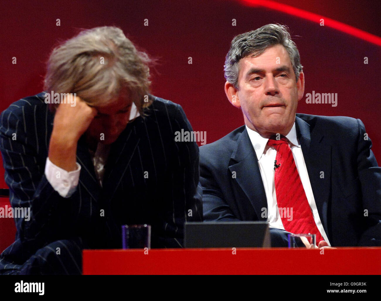 Bob Geldof, fondateur de Live Aid, et Gordon Brown, chancelier, participent à un débat à la conférence du Parti travailliste sur les progrès réalisés depuis la conférence du G8 de Gleneagles, l'été dernier, sur l'aide, l'allégement de la dette et la réduction des émissions de gaz à effet de serre. Banque D'Images
