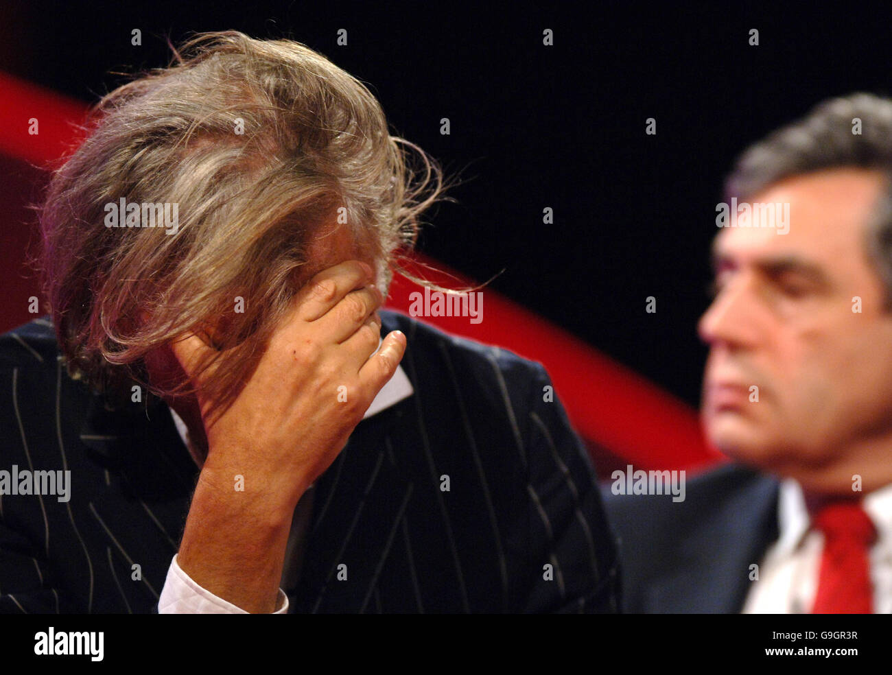 Bob Geldof, fondateur de Live Aid, et Gordon Brown, chancelier lors d'un débat lors de la conférence du Parti travailliste sur les progrès réalisés depuis la conférence du G8 de Gleneagles de l'été dernier sur l'aide, l'allégement de la dette et la réduction des émissions de gaz à effet de serre. Banque D'Images