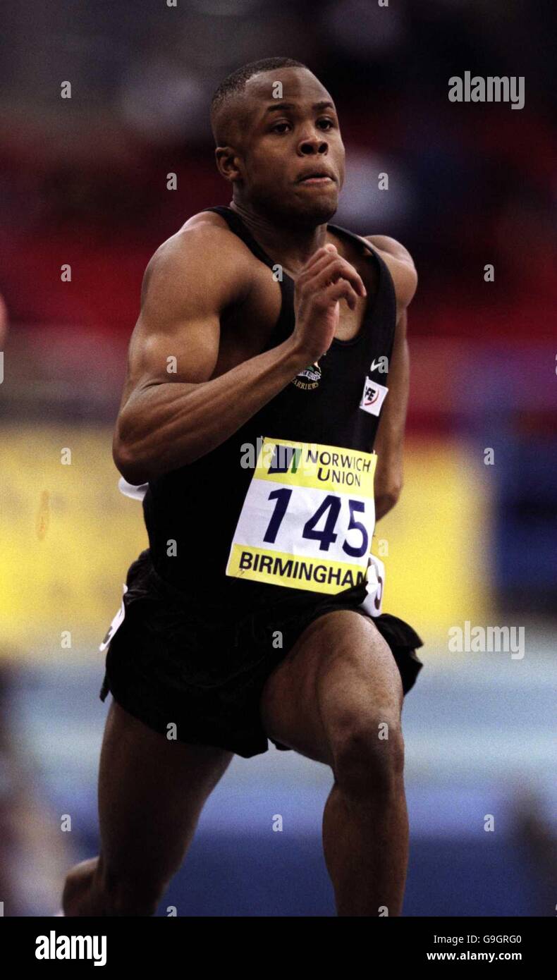 Athlétisme - Norwich Union essais en intérieur et championnats AA.Daniel Caines en action dans les hommes de 400m chauffes Banque D'Images