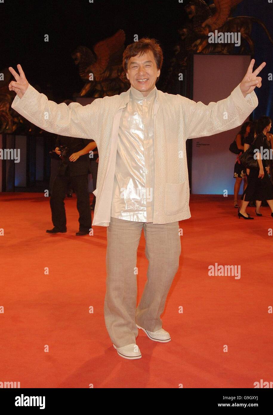 Jackie Chan à la première de son nouveau film Rob-B-Hood au Palazzo del Casino, Venise, Italie, pendant le Festival du film de Venise. APPUYEZ SUR ASSOCIATION photo. Date de la photo :vendredi 8 septembre 2006. APPUYEZ SUR ASSOCIATION photo. Le crédit photo devrait se lire comme suit : Ian West/PA Banque D'Images