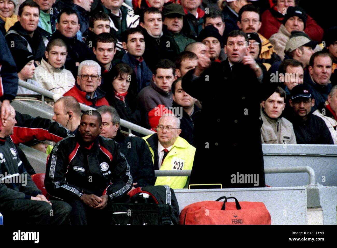 Soccer - FA Carling Premiership - Liverpool et Middlesbrough.Le personnel d'entraînement de Middlesbrough Terry Venches, Bryan Robson et Viv Anderson pendant le match contre Liverpool Banque D'Images