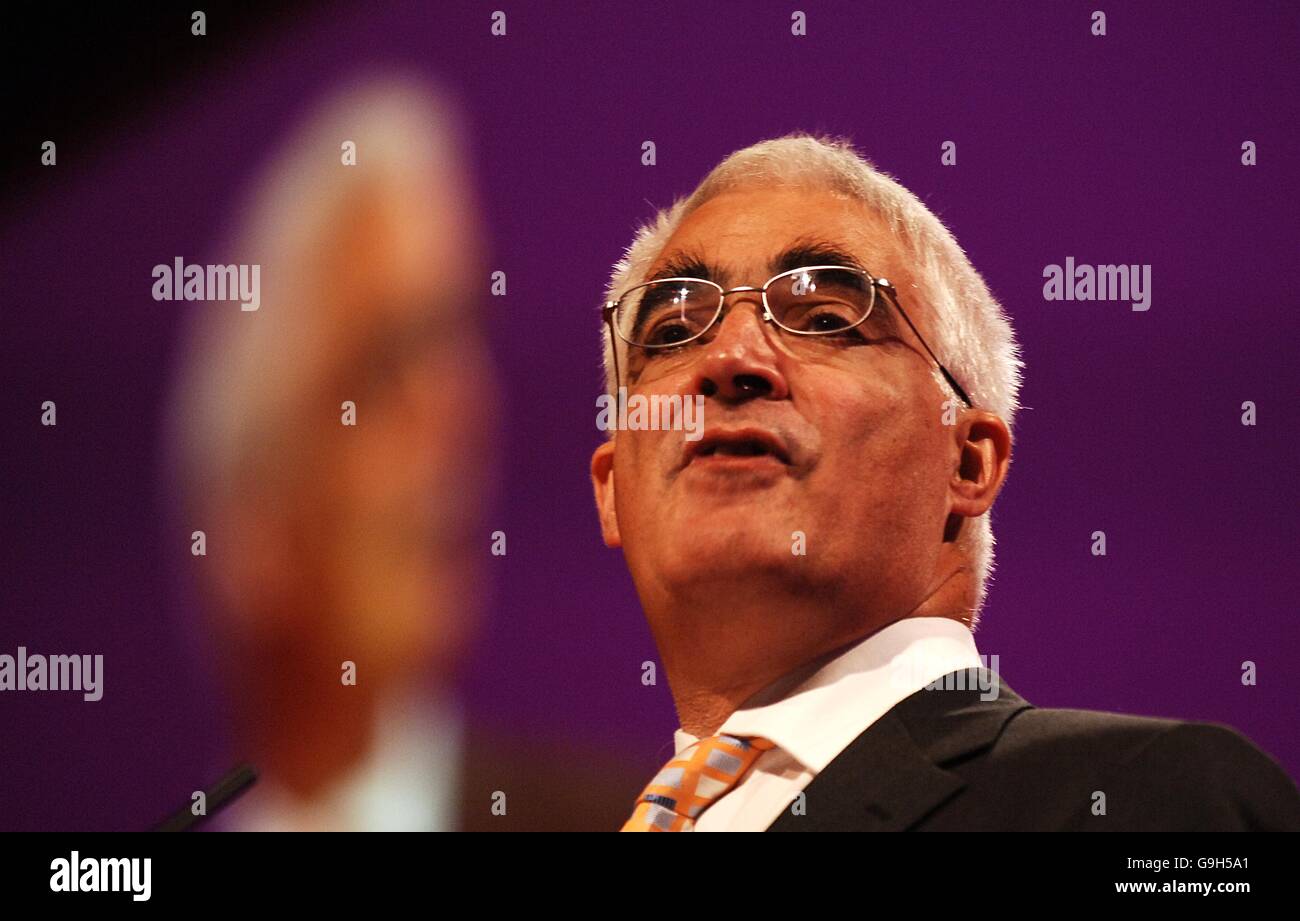 Alistair Darling, secrétaire au commerce et à l'industrie, s'exprimant à la conférence Banque D'Images