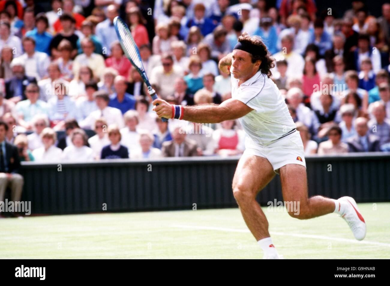 Tennis - Wimbledon 1986.Guillermo Vilas en action Banque D'Images
