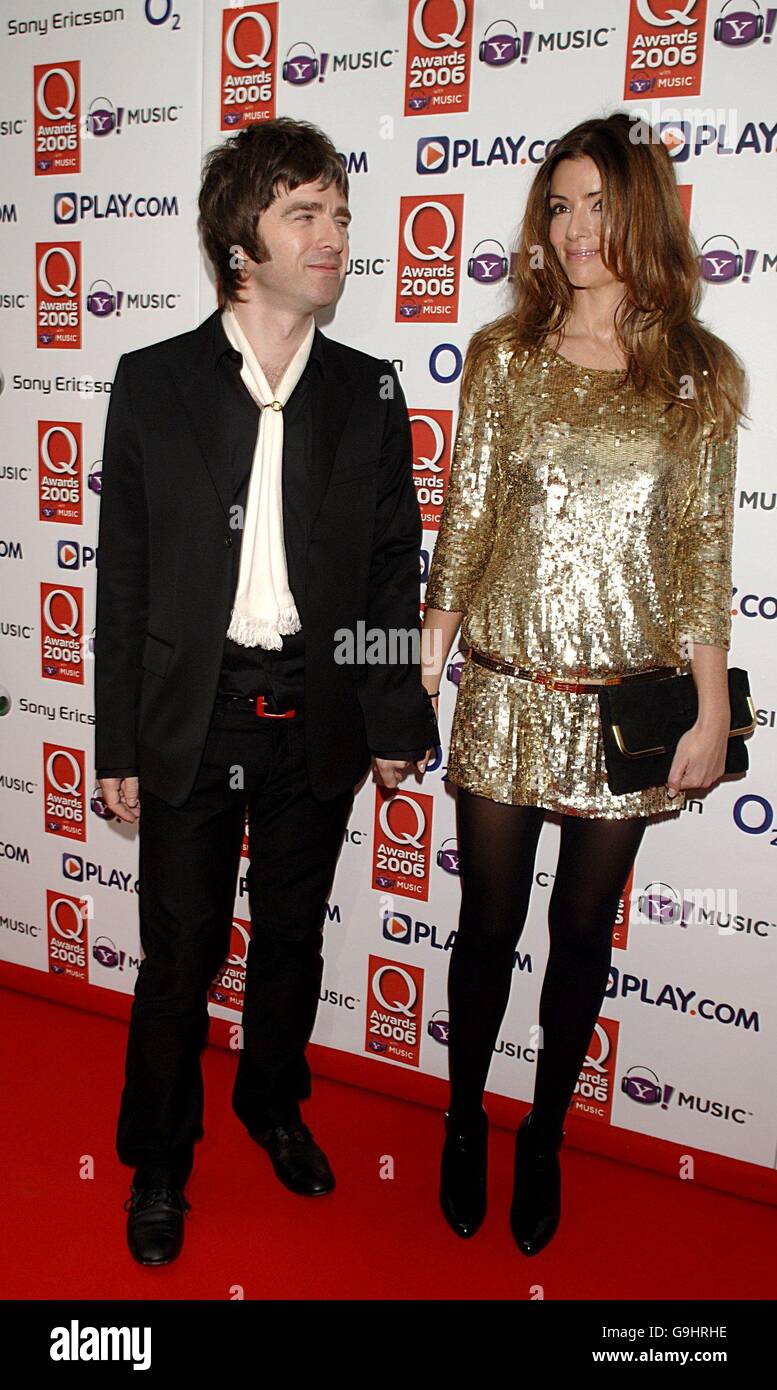 Noel Gallagher et sa petite amie Sara MacDonald arrivent pour les Q Awards 2006, à l'hôtel Grosvenor House dans le centre de Londres. APPUYEZ SUR ASSOCIATION photo. Date de la photo: Lundi 30 octobre 2006. Le crédit photo devrait se lire: Yui Mok/PA Banque D'Images