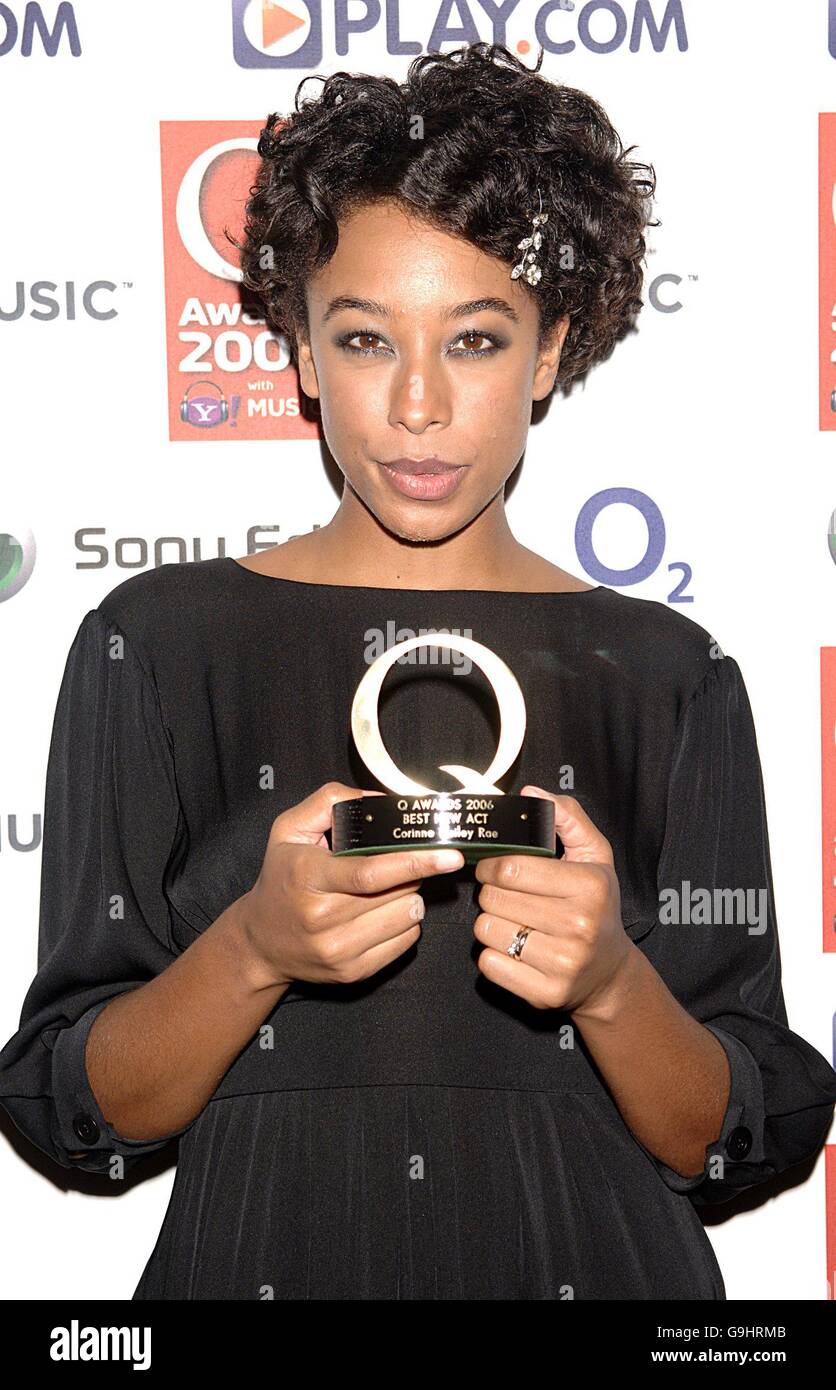 Corinne Bailey Rae, avec prix du meilleur nouvel acte lors des Q Awards 2006, au Grosvenor House Hotel dans le centre de Londres. APPUYEZ SUR ASSOCIATION photo. Date de la photo: Lundi 30 octobre 2006. Le crédit photo devrait se lire: Yui Mok/PA Banque D'Images