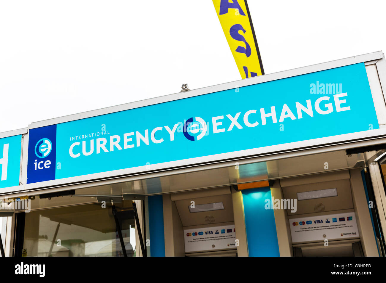 Service de Change kiosque glace argent sterling pour changement d'euros euros UK Angleterre GO Banque D'Images