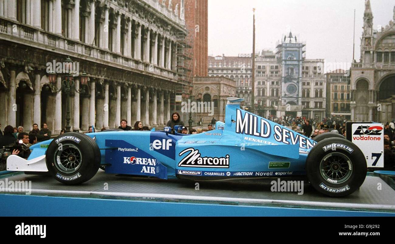 Course de Formule Un - Mild Seven Benetton B201 Renault Sport lancement de  voiture - Venise Photo Stock - Alamy
