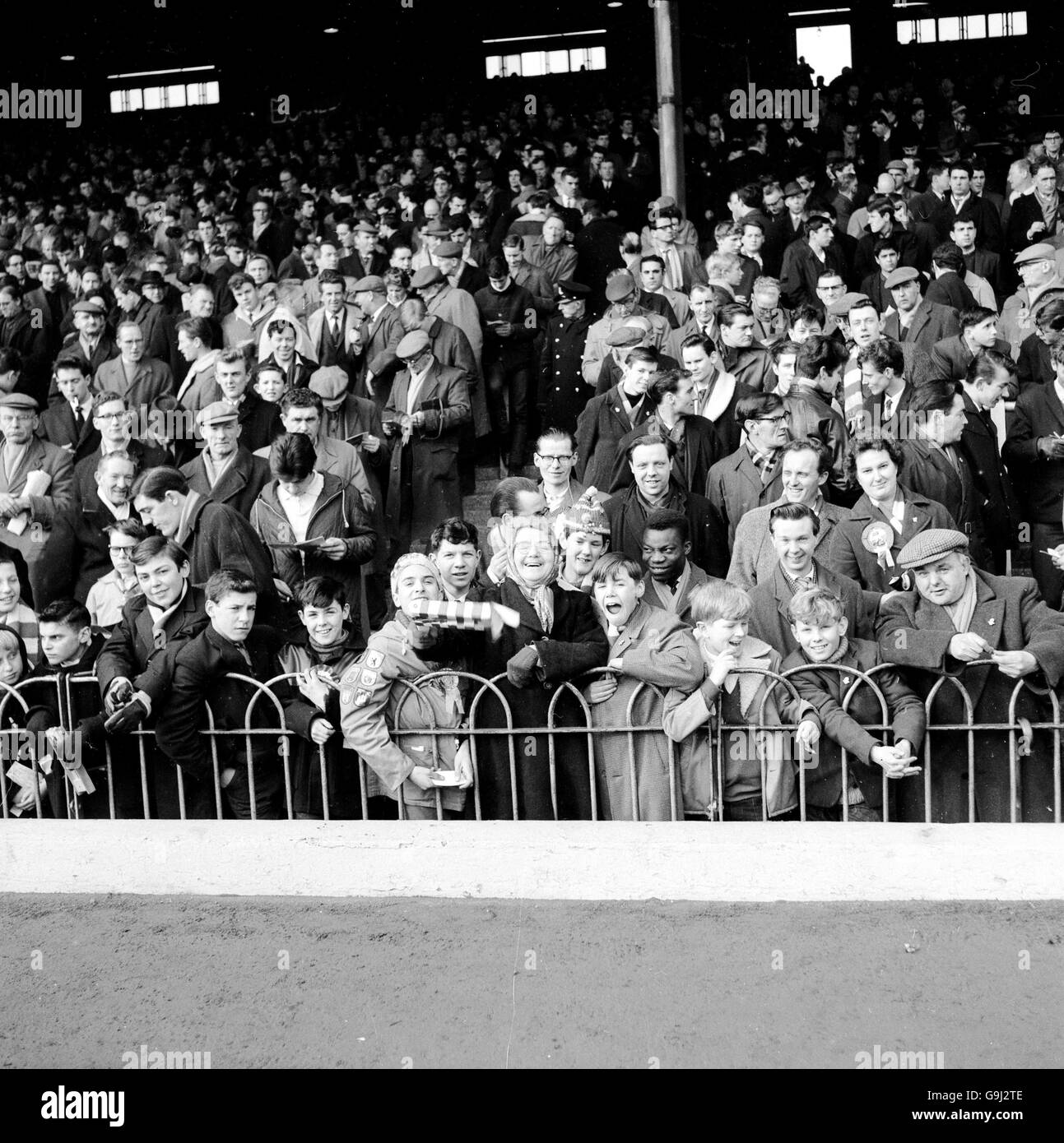 Football - football League Division One - Arsenal / Nottingham Forest. Foule sur les terrasses au jeu d'aujourd'hui Banque D'Images