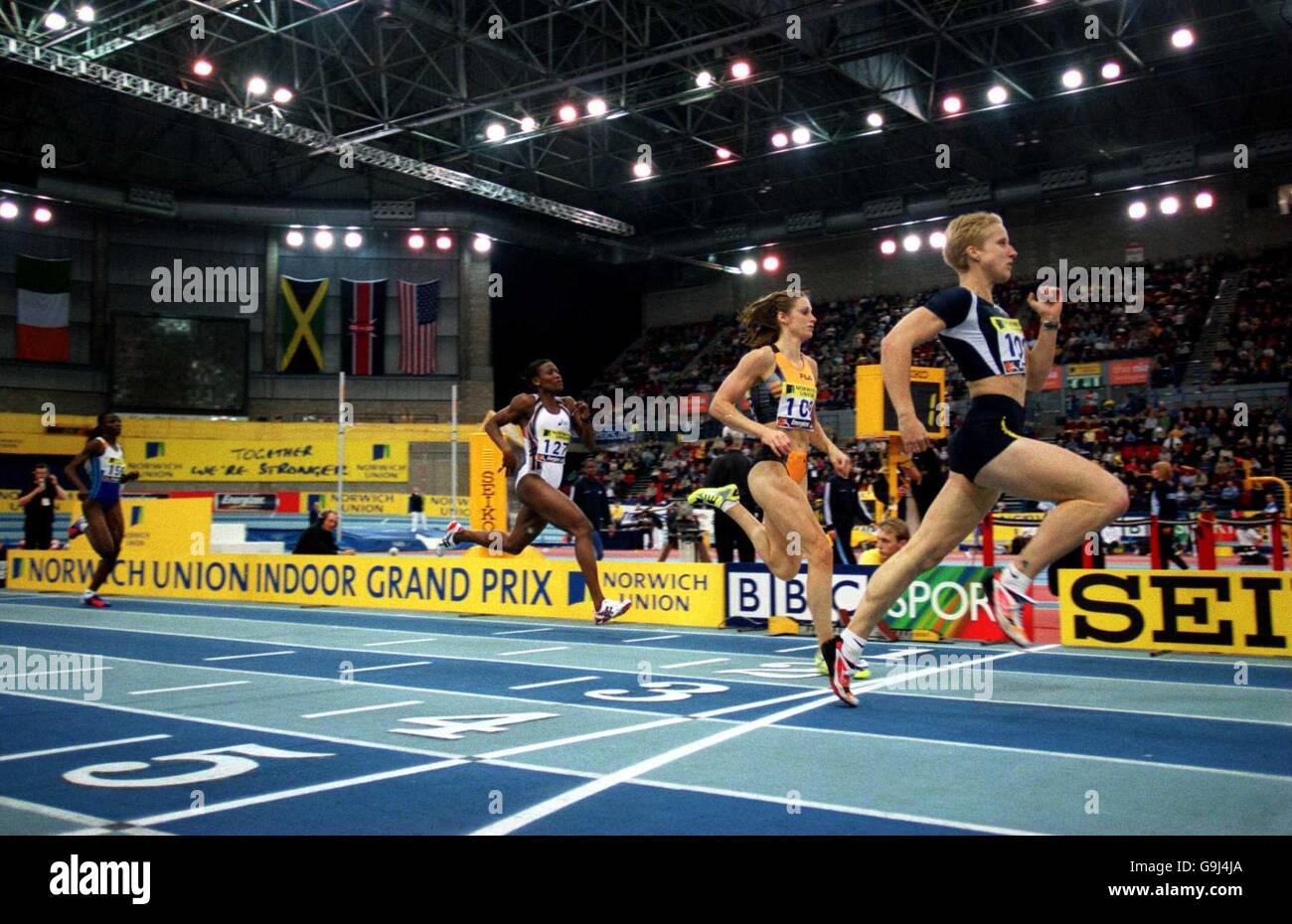 (R-L) Katharine Merry rentre chez elle pour gagner le 400m féminin de Catherine Murphy Banque D'Images