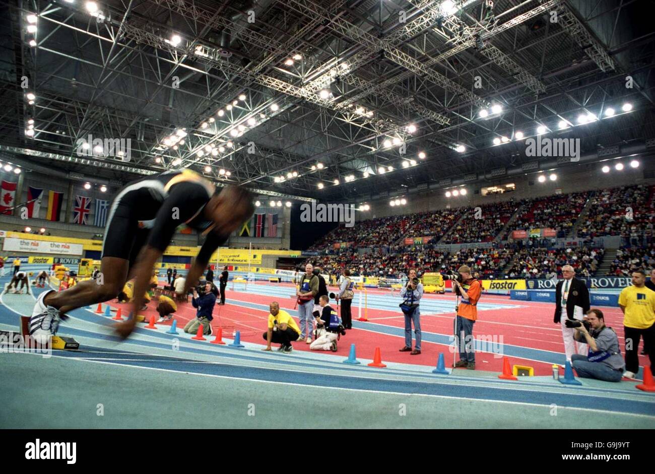 Daniel Caines souffle hors de ses blocs dans les hommes 400m final Banque D'Images