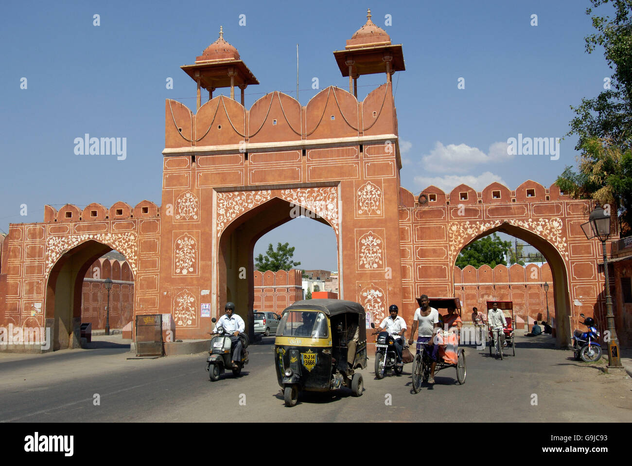 Une porte d'accès à la ville rose, Jaipur, Inde. Banque D'Images