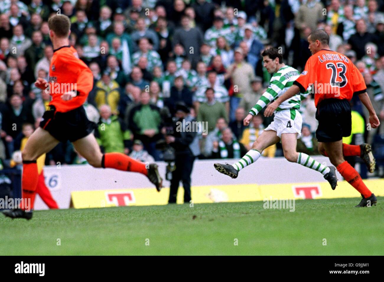 Scottish Soccer - Tennent's Scottish Cup - semi final - Celtic v Dundee United.Jackie McNamara, de Celtic, marque le troisième but Banque D'Images