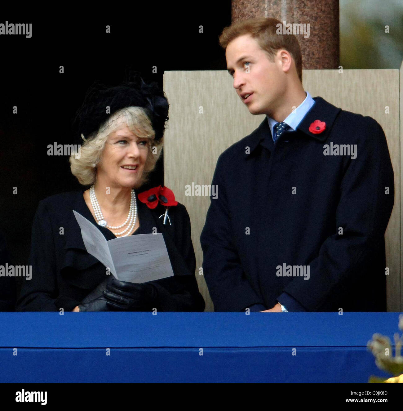 La duchesse de Cornouailles et le prince William lors de la cérémonie du dimanche du souvenir à Whitehall, dans le centre de Londres, où la Reine a dirigé la nation dans le silence de deux minutes en l'honneur des morts de guerre de Grande-Bretagne. Banque D'Images